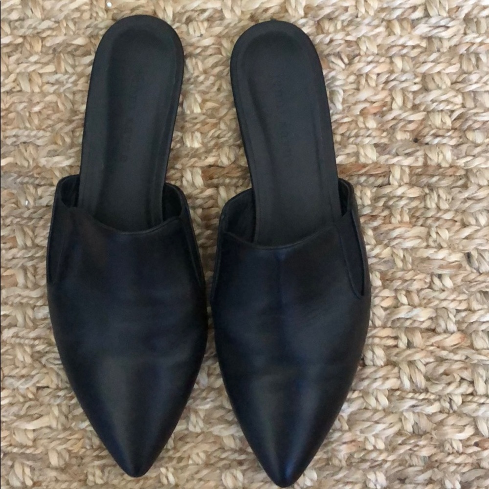 Black leather brand new Jenni Kayne Slide